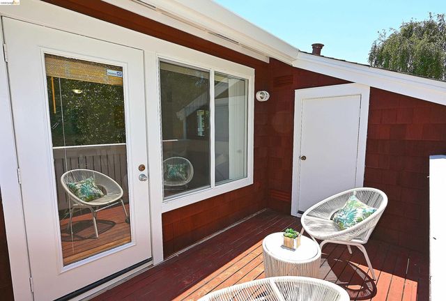 58 Marina Lakes Dr, Richmond, CA 94804