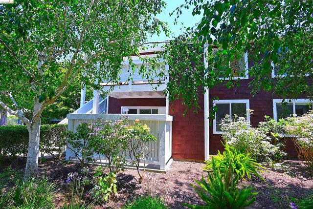 58 Marina Lakes Dr, Richmond, CA 94804