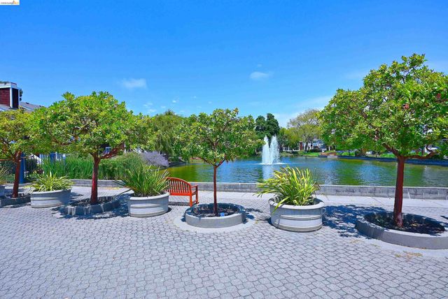 58 Marina Lakes Dr, Richmond, CA 94804