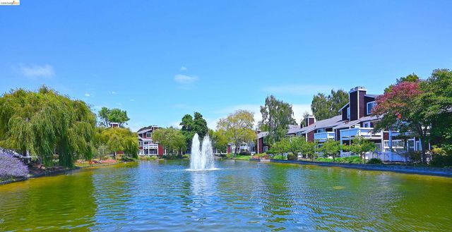 58 Marina Lakes Dr, Richmond, CA 94804