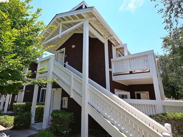 58 Marina Lakes Dr, Richmond, CA 94804