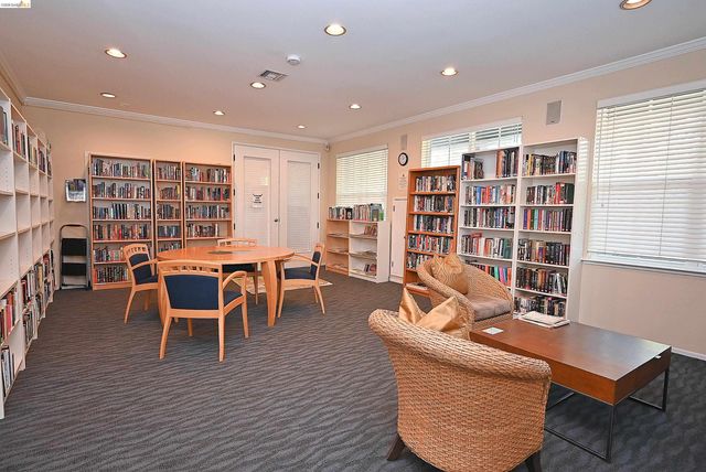 58 Marina Lakes Dr, Richmond, CA 94804