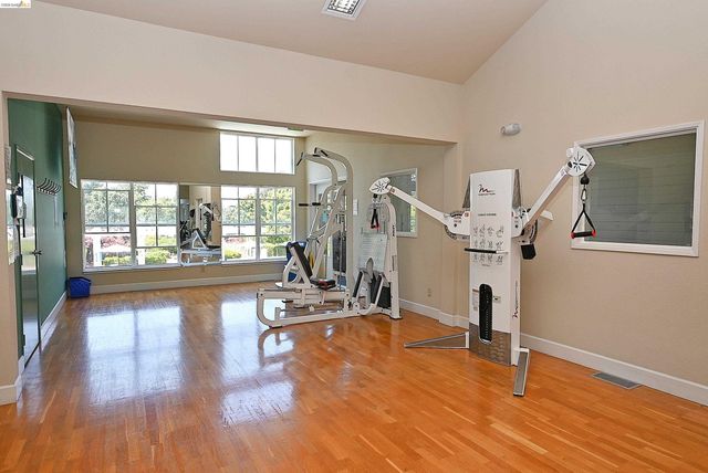 58 Marina Lakes Dr, Richmond, CA 94804