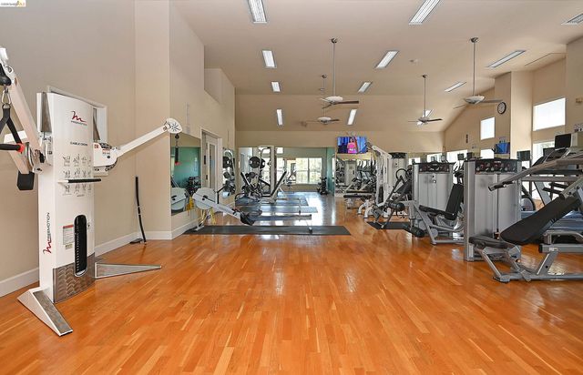 58 Marina Lakes Dr, Richmond, CA 94804