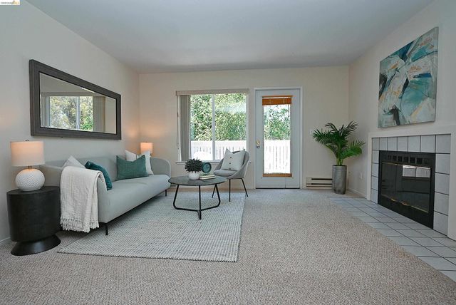 58 Marina Lakes Dr, Richmond, CA 94804