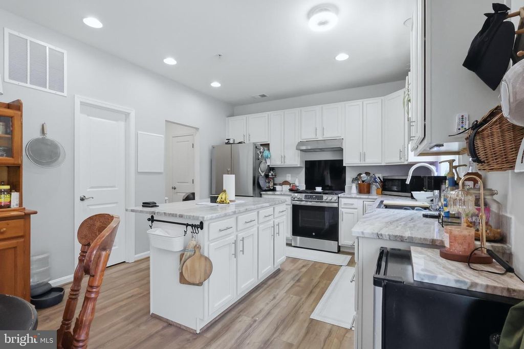 Image 18 of property listing at 20724 HILTON RUN CT, Lexington Park, MD 20653