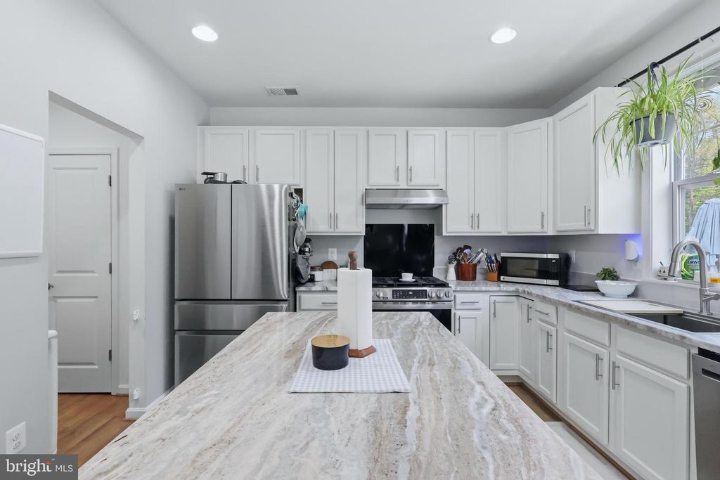 Image 19 of property listing at 20724 HILTON RUN CT, Lexington Park, MD 20653