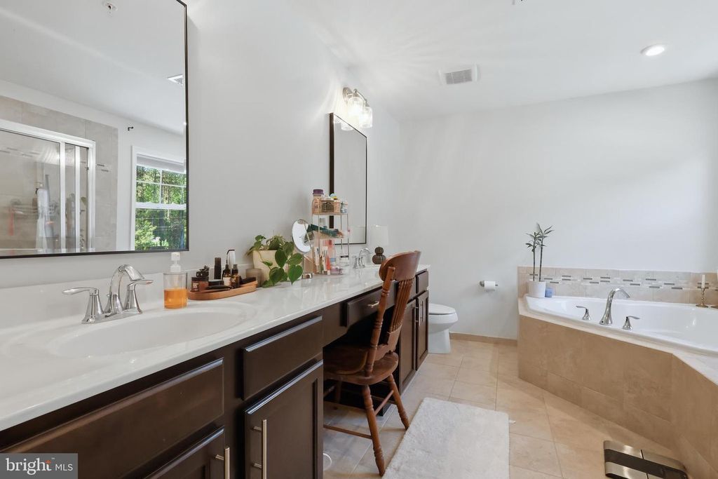 Image 23 of property listing at 20724 HILTON RUN CT, Lexington Park, MD 20653