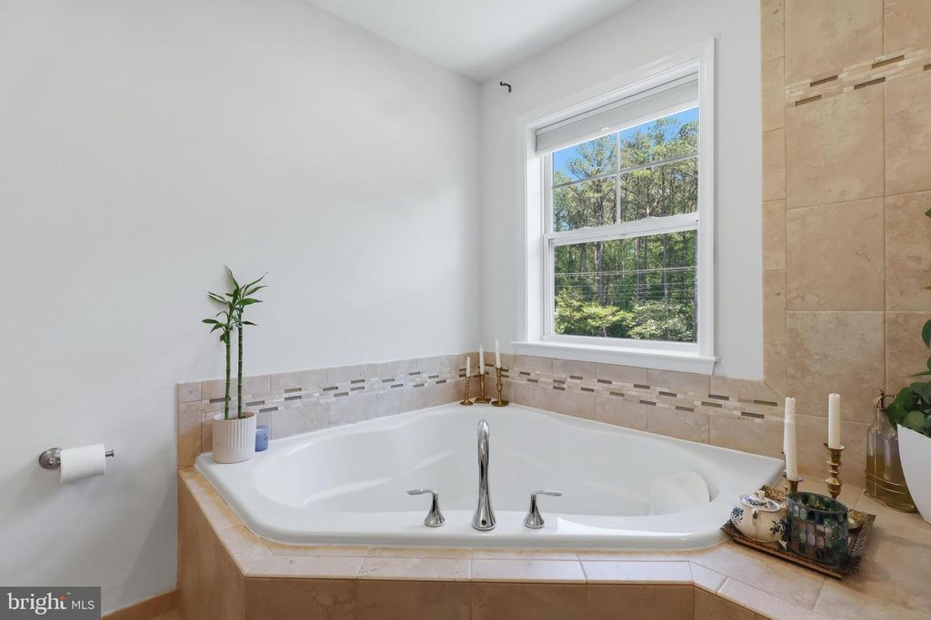 Image 24 of property listing at 20724 HILTON RUN CT, Lexington Park, MD 20653