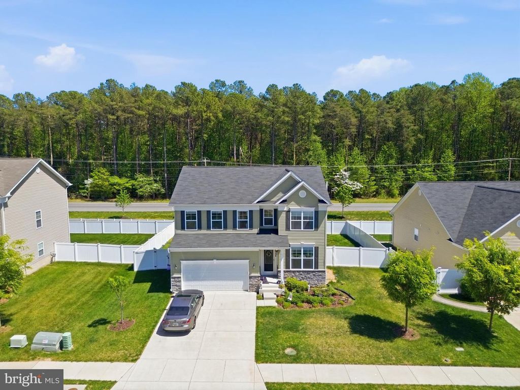 Image 3 of property listing at 20724 HILTON RUN CT, Lexington Park, MD 20653