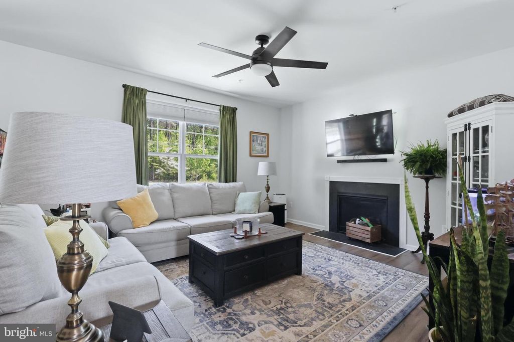 Image 6 of property listing at 20724 HILTON RUN CT, Lexington Park, MD 20653