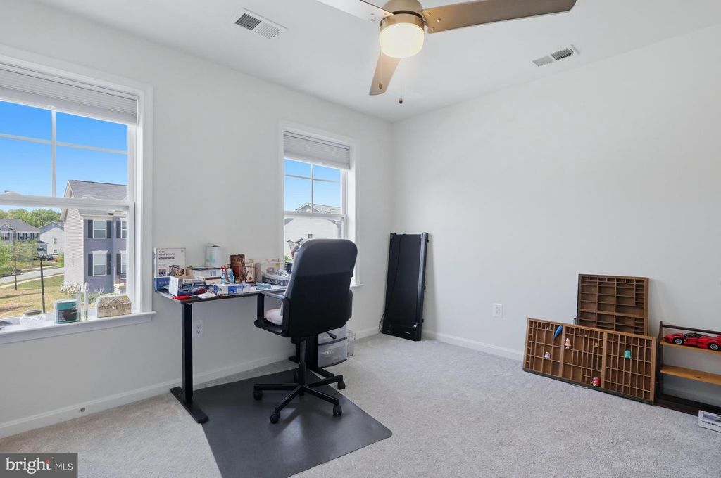 Image 9 of property listing at 20724 HILTON RUN CT, Lexington Park, MD 20653