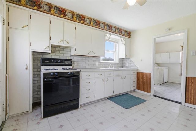 610 Center Street, Grinnell, IA 50112