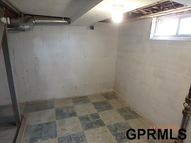 5627 Northwest Drive, Omaha, NE 68104