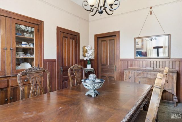 1321 N Street, Bakersfield, CA 93301