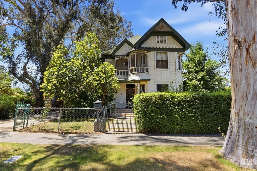 1321 N Street, Bakersfield, CA 93301