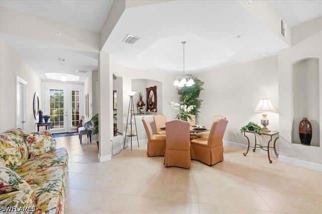 8051 Players Cove DR 102, Naples, FL 34113