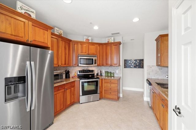 8051 Players Cove DR 102, Naples, FL 34113