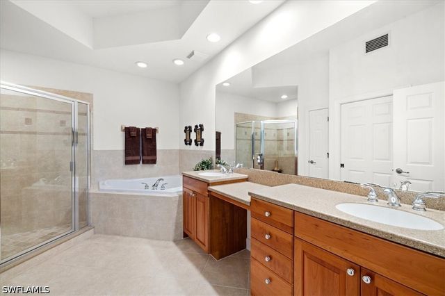 8051 Players Cove DR 102, Naples, FL 34113