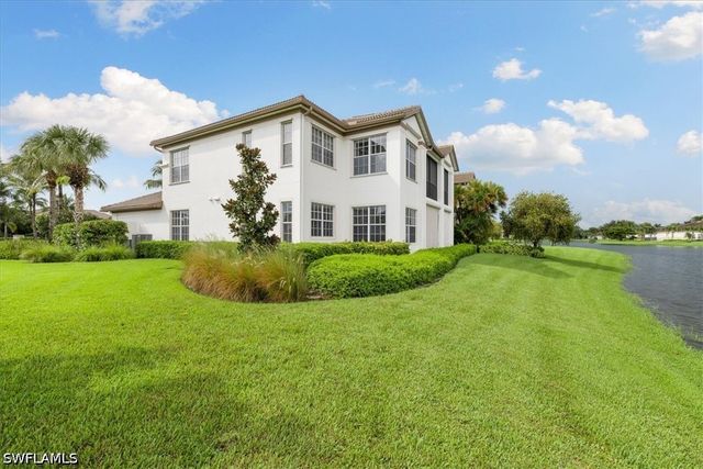 8051 Players Cove DR 102, Naples, FL 34113