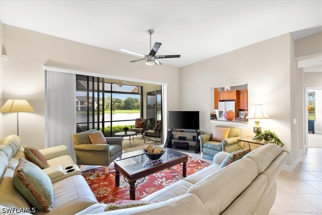 8051 Players Cove DR 102, Naples, FL 34113