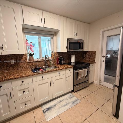 2850 NW 56th St, Miami, FL 33142