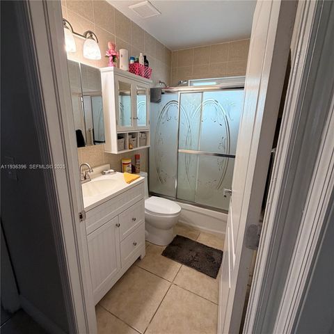 2850 NW 56th St, Miami, FL 33142