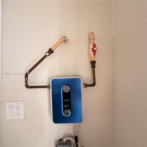 2850 NW 56th St, Miami, FL 33142