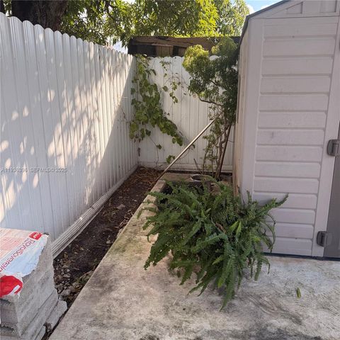 2850 NW 56th St, Miami, FL 33142