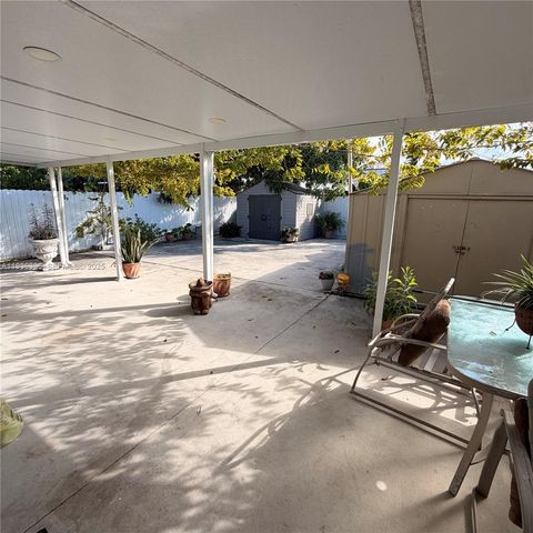 2850 NW 56th St, Miami, FL 33142