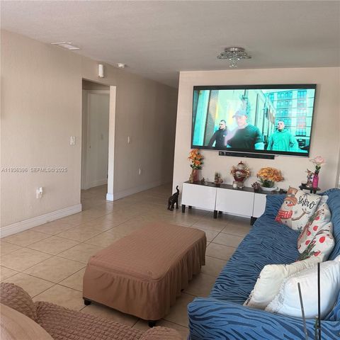 2850 NW 56th St, Miami, FL 33142