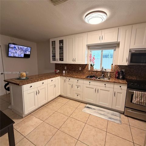 2850 NW 56th St, Miami, FL 33142