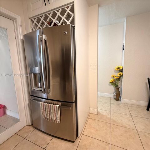 2850 NW 56th St, Miami, FL 33142