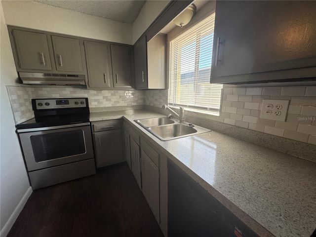 525 CONWAY ROAD 220, Orlando, FL 32807