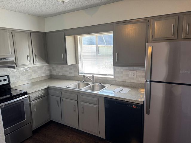 525 CONWAY ROAD 220, Orlando, FL 32807