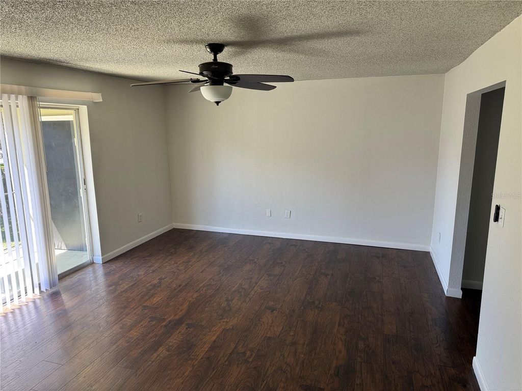 Image 3 of property listing at 525 CONWAY ROAD 220, Orlando, FL 32807