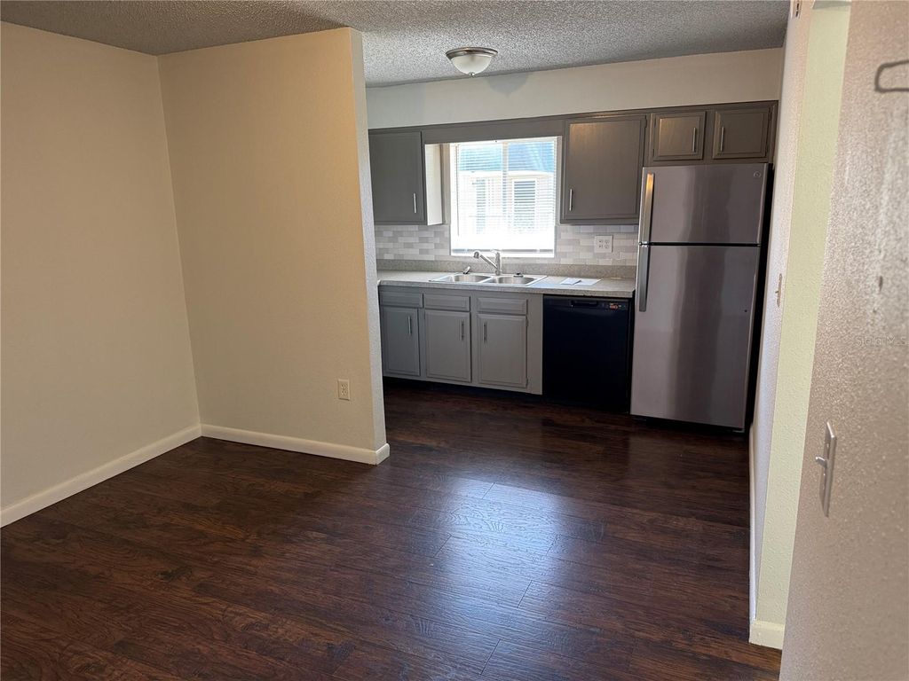 Image 4 of property listing at 525 CONWAY ROAD 220, Orlando, FL 32807
