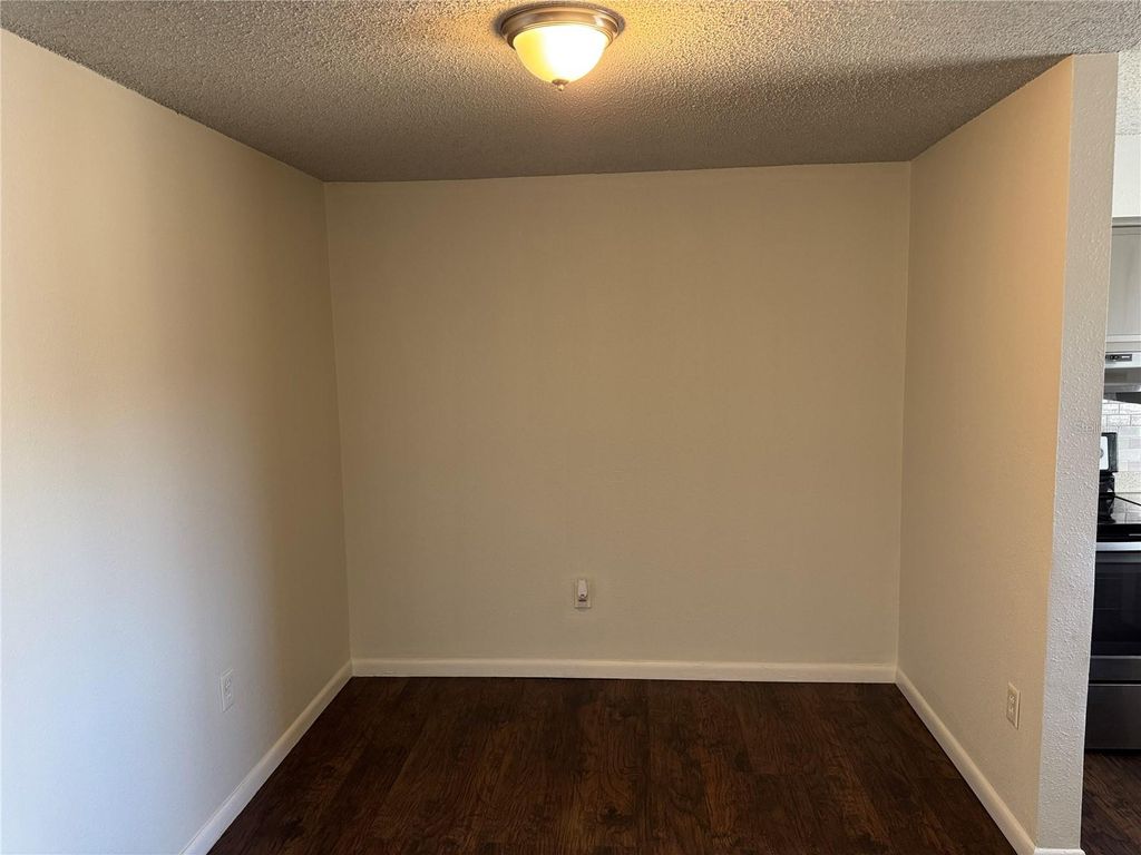 Image 7 of property listing at 525 CONWAY ROAD 220, Orlando, FL 32807