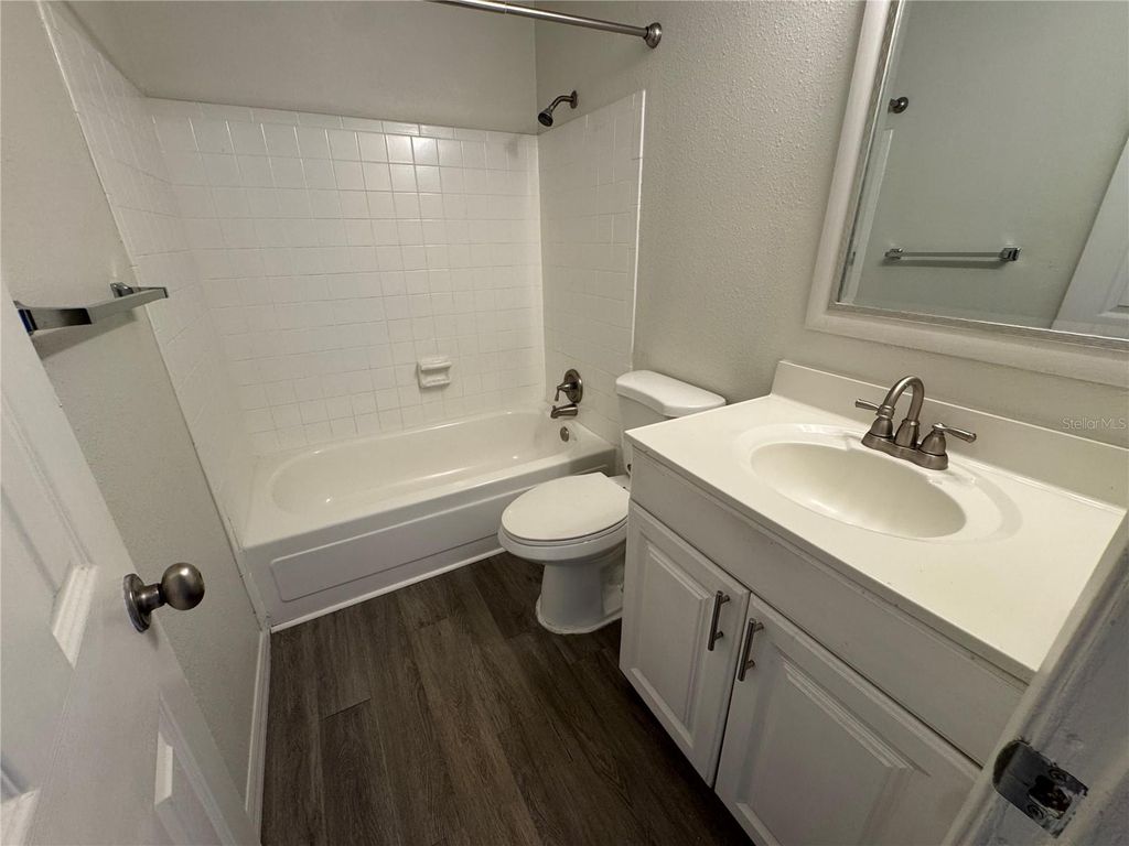Image 9 of property listing at 525 CONWAY ROAD 220, Orlando, FL 32807