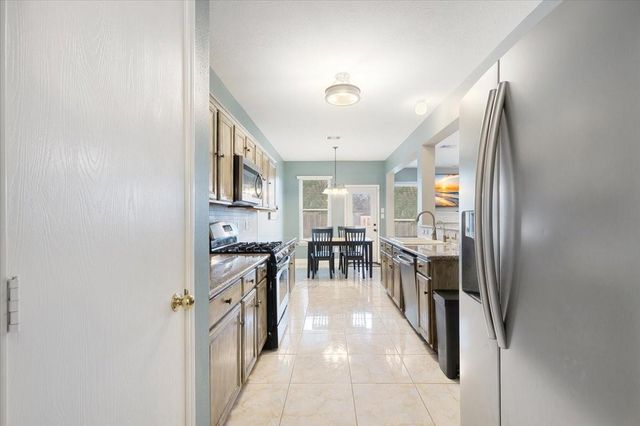 1202 Collier Point Lane, Fresno, TX 77545