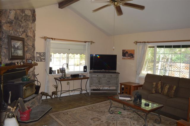 6337 Cerro Sierra, Greeley Hills, CA 95311