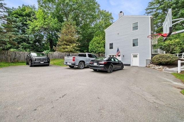 381 Linebrook Rd, Ipswich, MA 01938
