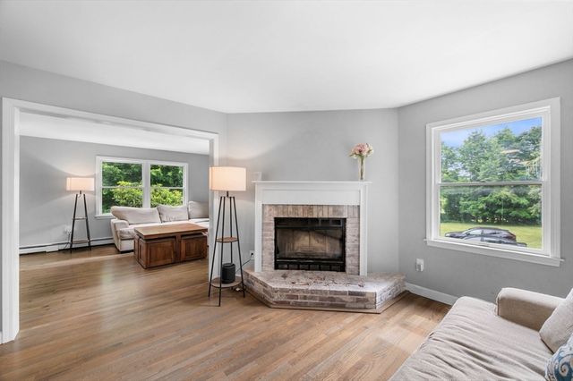 381 Linebrook Rd, Ipswich, MA 01938