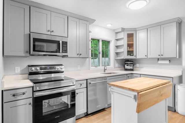 381 Linebrook Rd, Ipswich, MA 01938
