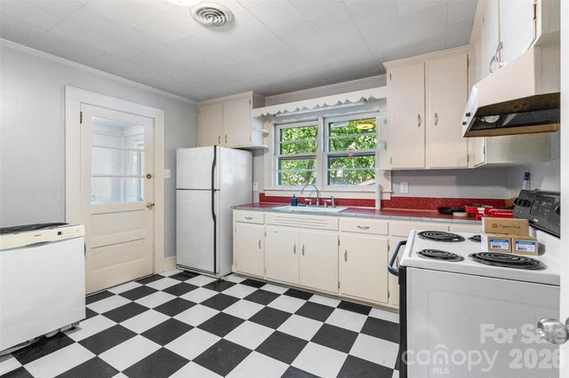 412 Eastside Drive, Statesville, NC 28625