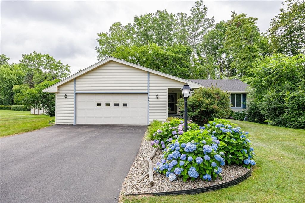 668 Willow Lane, Webster, NY 14580