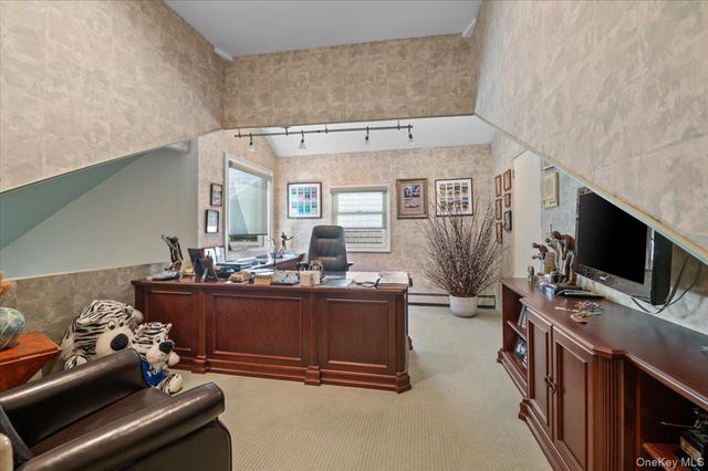45 Coves Run, Syosset, NY 11791