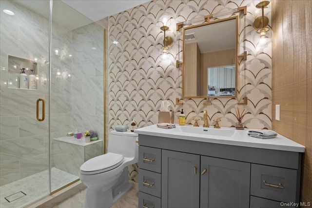 45 Coves Run, Syosset, NY 11791