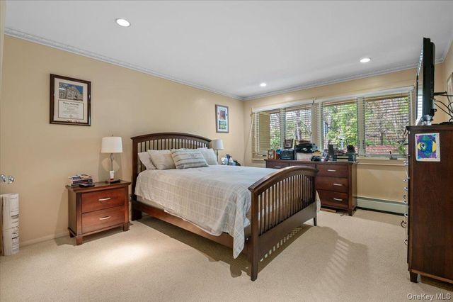 45 Coves Run, Syosset, NY 11791