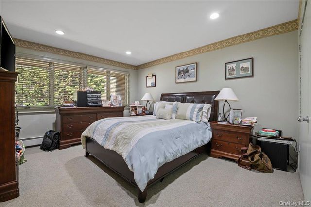45 Coves Run, Syosset, NY 11791